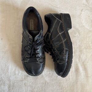 Women’s Skechers-esque work platform shoes!